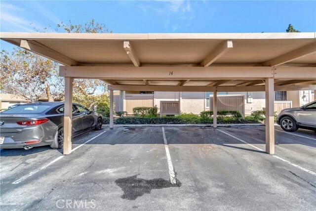 Building Photo - 2335 Dahlia Dr