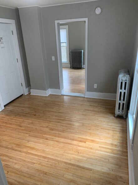 Living Room - 516 N Broad St