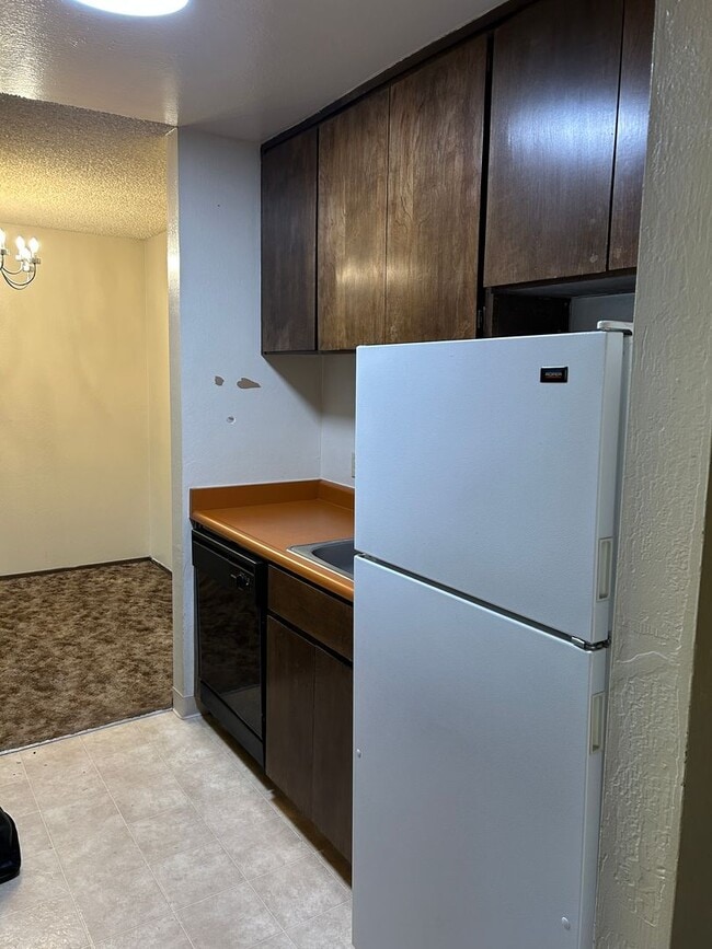 Building Photo - **3RD FLOOR CONDO NEAR VIRIGINA LAKE - LAK...