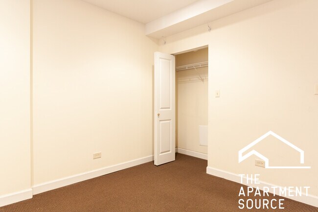 Building Photo - 855 W Cornelia Ave