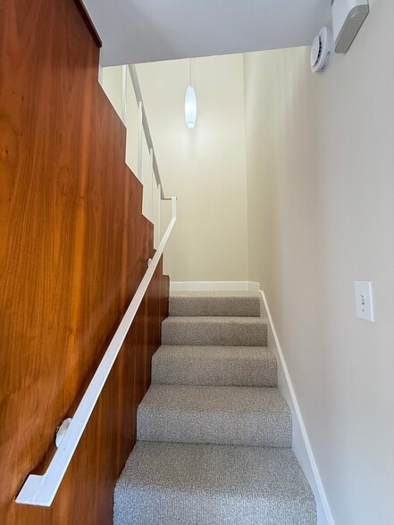 Building Photo - 4126 Del Mar Ave