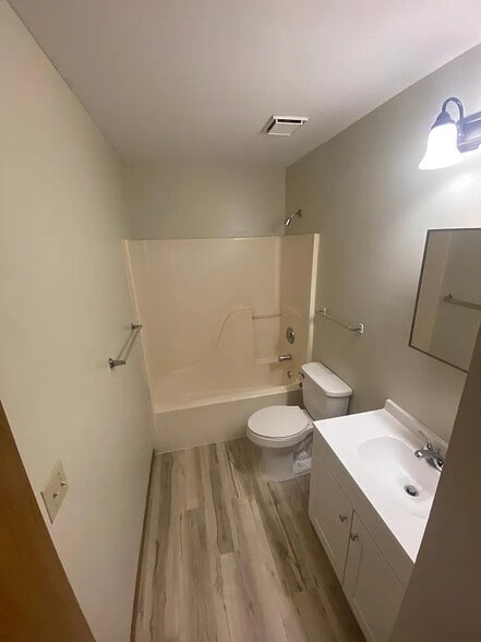 Building Photo - 608 Linda Ln