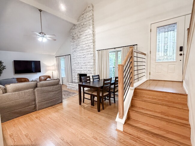 Building Photo - 29 Pinewood Forest Ct