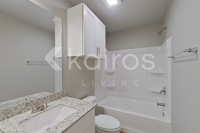 Building Photo - 13808 Pinyon Dr