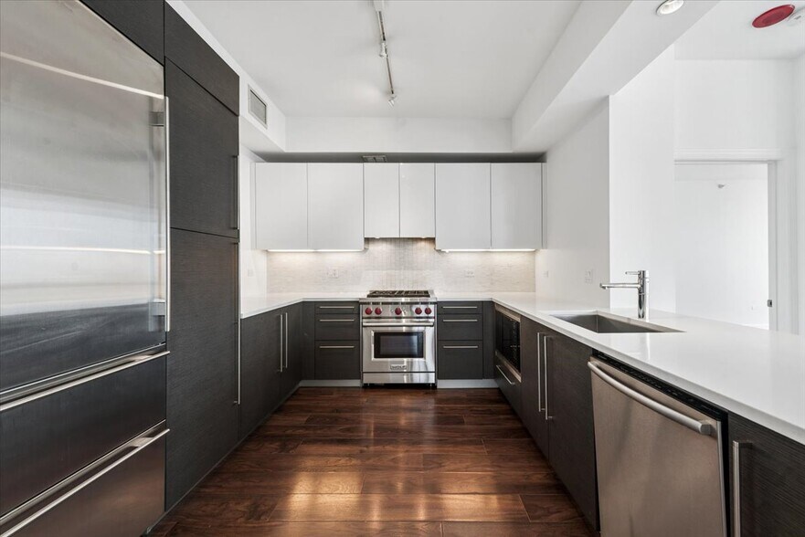 Building Photo - 1201 S Prairie Ave
