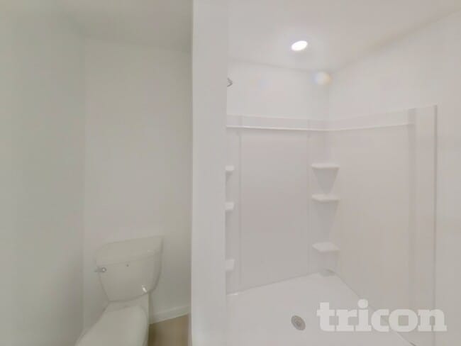 Building Photo - 811 Ponderosa Ln