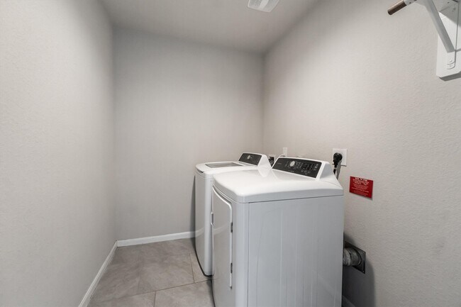 Building Photo - 3206 Sumac Dr