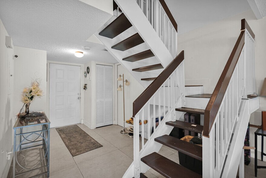 Building Photo - 7887 NW 7th Ct