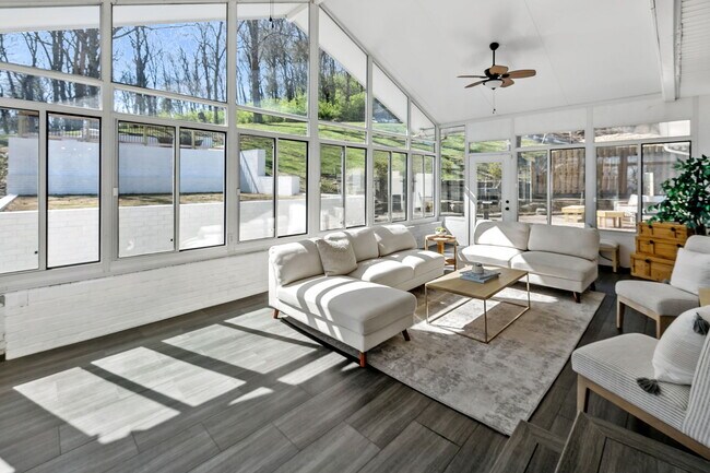 Building Photo - 4604 Mountainview Dr