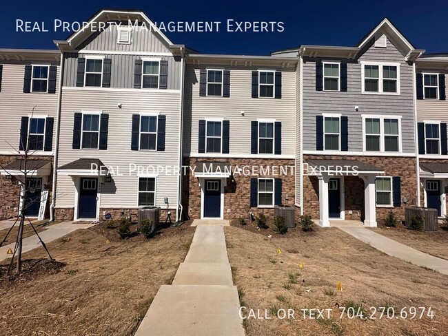 Primary Photo - Stunning 3BR/2.5BA Townhouse in Charlotte!