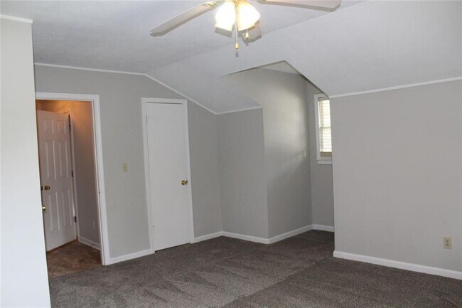 Building Photo - 1870 Rose Garden Ln