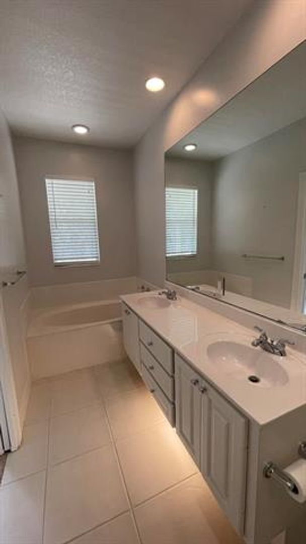 Building Photo - 3264 W Community Dr