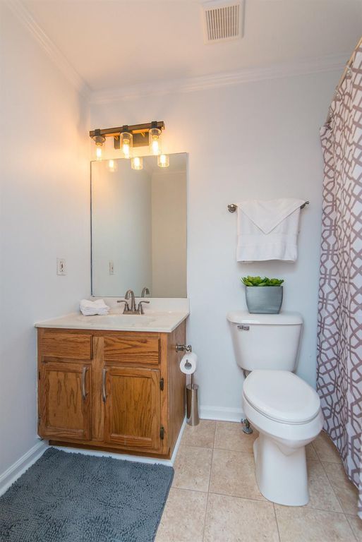 Full Bath 1 - 415 Marquis Ave