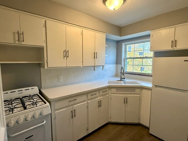 Building Photo - 2062 Ridgeview Rd