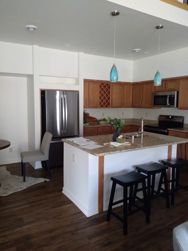 Building Photo - 2701 Pond Dr