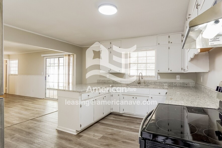 Building Photo - 2165 Circle Dr