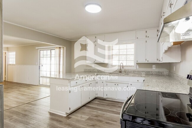 Building Photo - 2165 Circle Dr