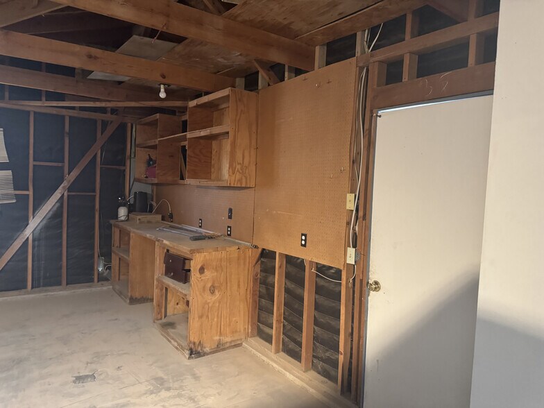 Building Photo - 6135 Mojave Ave