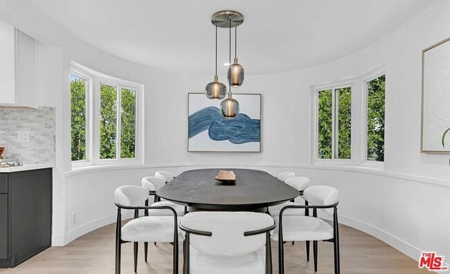 Building Photo - 418 N Bowling Green Way