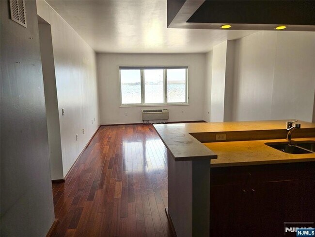 Building Photo - 3104 City Pl