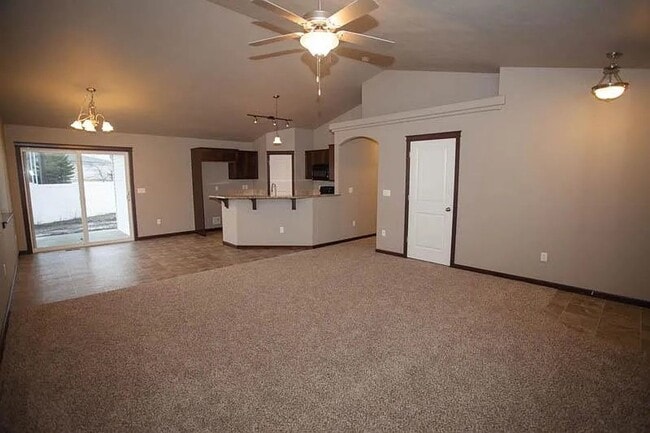 Building Photo - For Rent – Beautiful 3 Bed, 2 Bath Home wi...