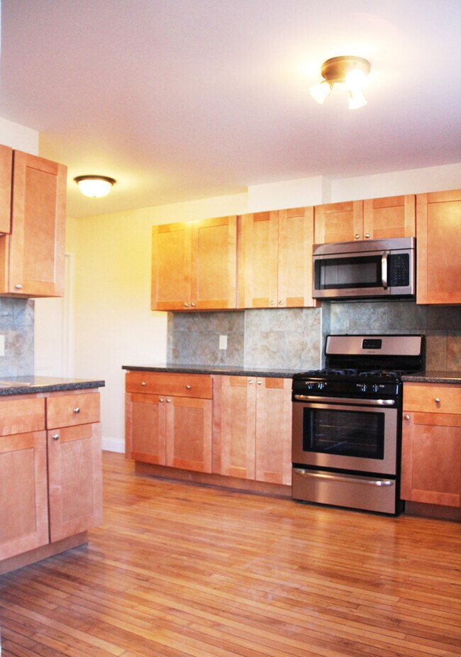 Building Photo - 147 N Union St