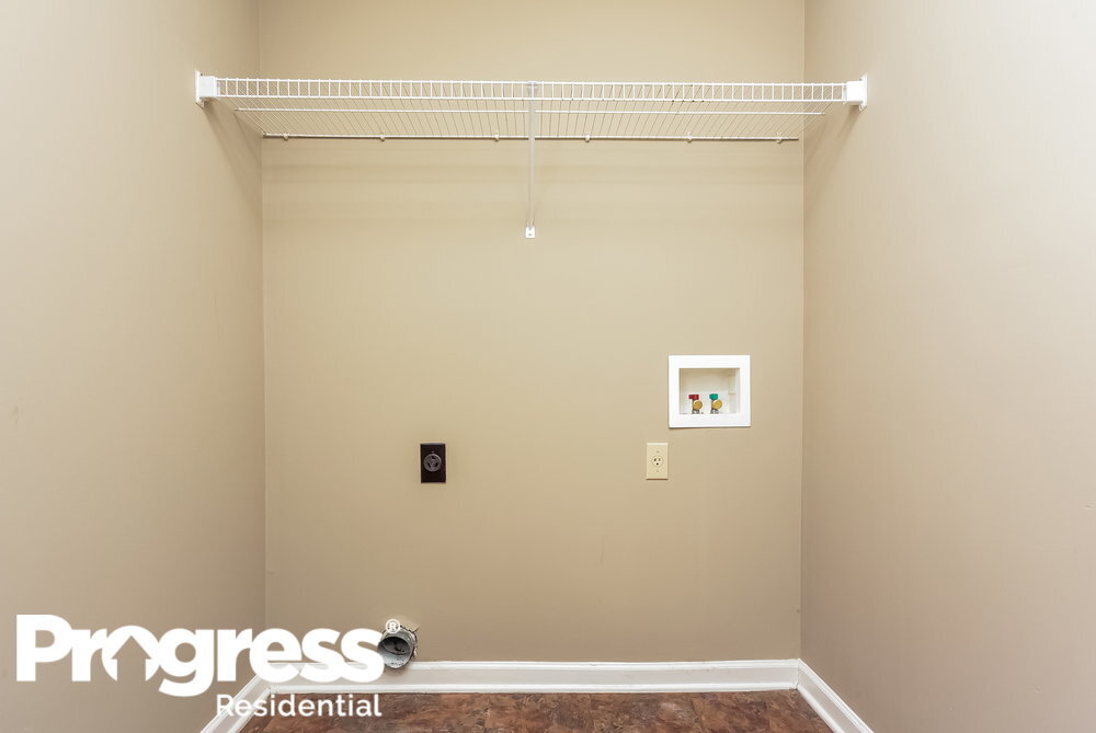 Building Photo - 7470 Jennifer Dr