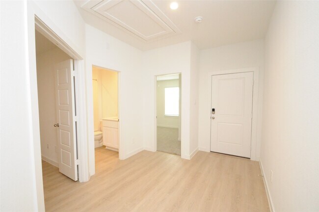 Building Photo - 1410 Island Grove Dr