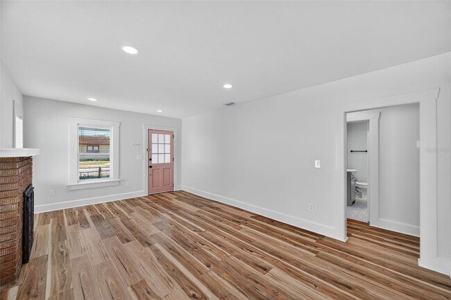 Building Photo - 1767 Scranton St S