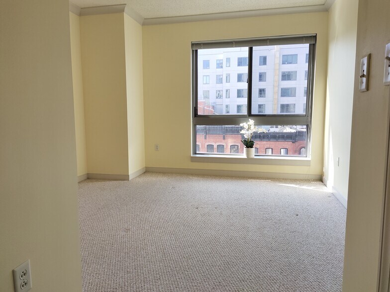 Building Photo - 777 7th St NW
