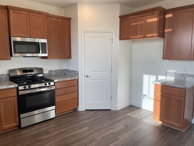 Building Photo - Like New Upscale West Roseville Home for Rent