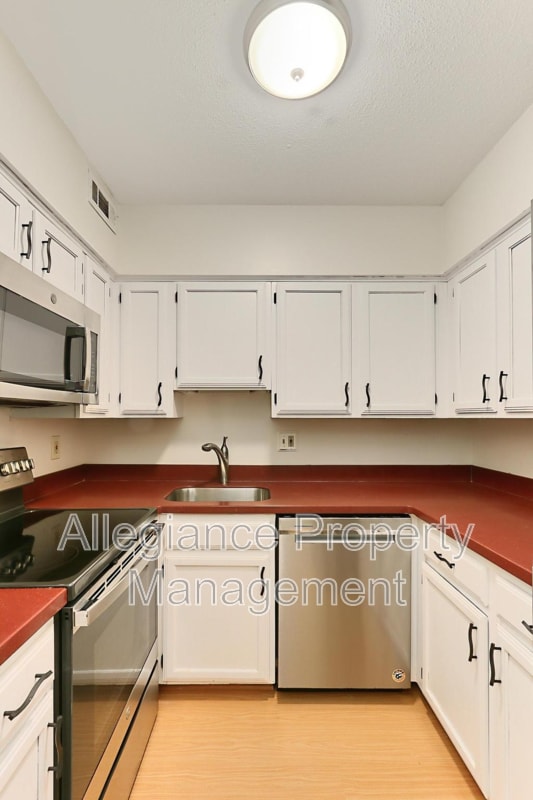 Building Photo - 2400 Clarendon Blvd