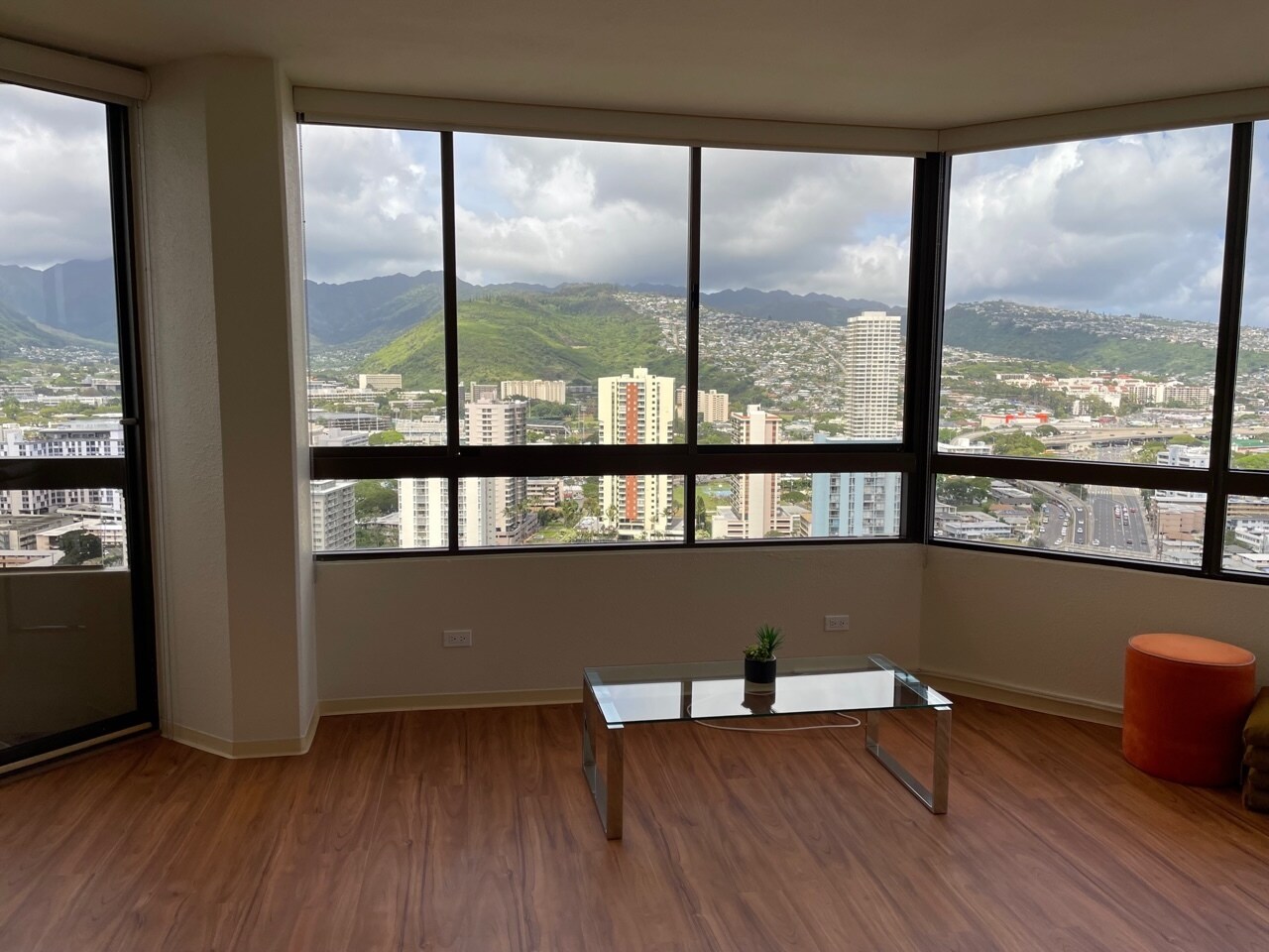 Building Photo - 2499 Kapiolani Blvd