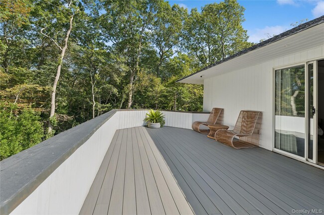 Building Photo - 10 Lakewood Ln