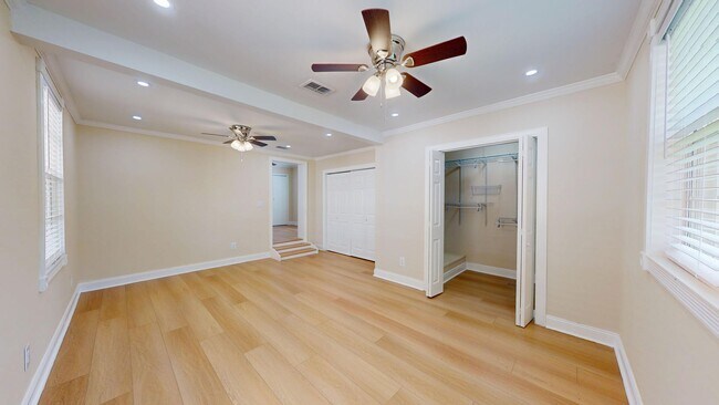 Building Photo - Stunning 4 Bedroom, 2 Bath Home in the Hea...