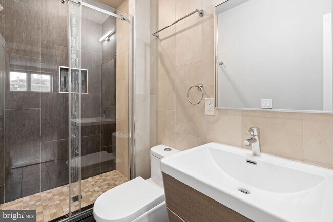 Building Photo - 2142 Master St