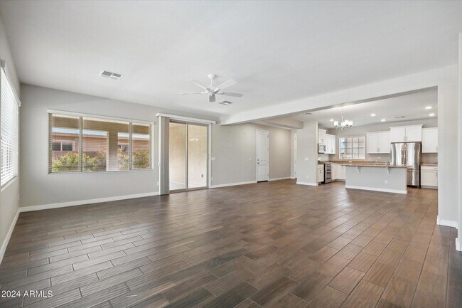 Building Photo - 10630 W Pinchot Ave