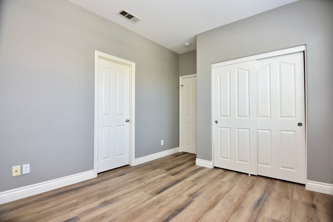Building Photo - AVAILABLE NOW: 4 Bd/3Ba in Great Oak Schoo...