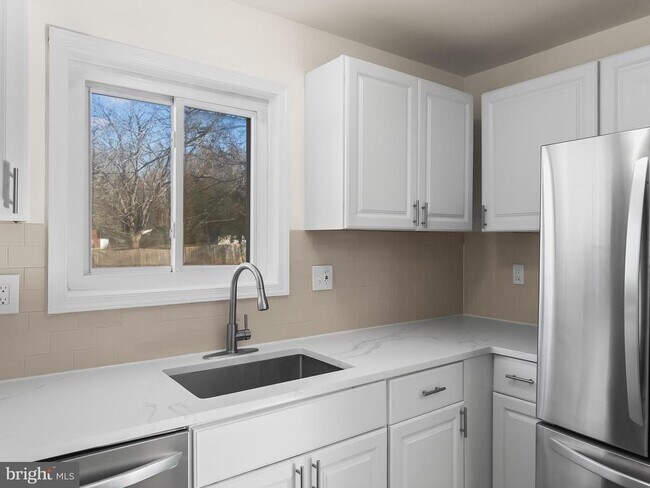 Building Photo - 10100 Le Fevre Dr