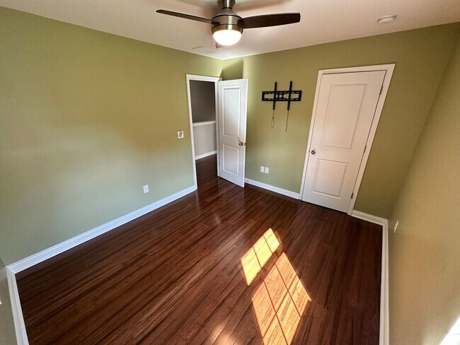 Building Photo - 408 Cunningham Ln