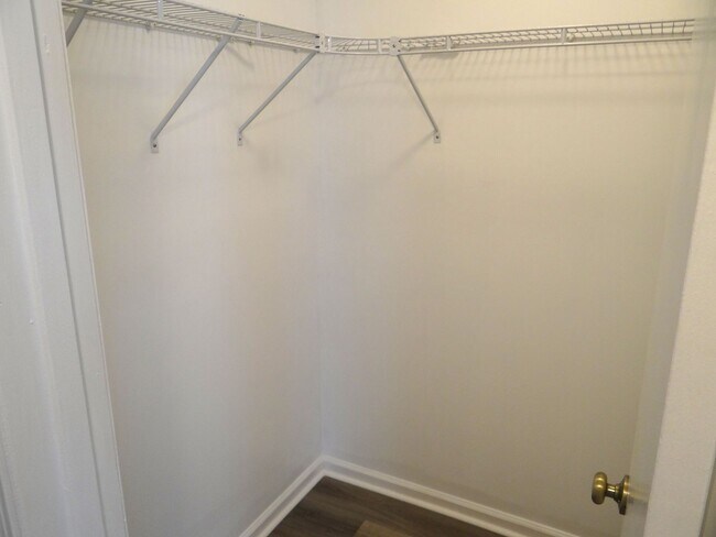 Building Photo - Long term ground floor rental