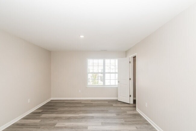 Building Photo - 674 River Dell Townes Ave