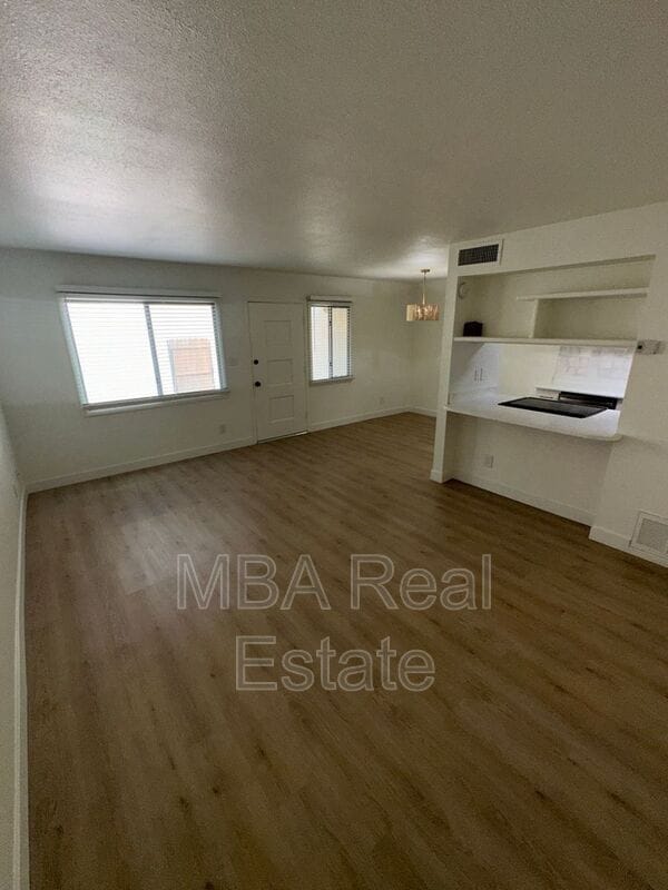 Building Photo - 8037 E Glenrosa Ave