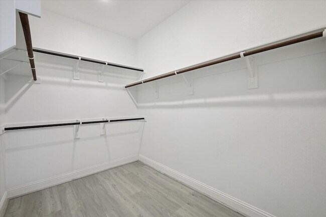 Building Photo - 4261 Shavano Dr