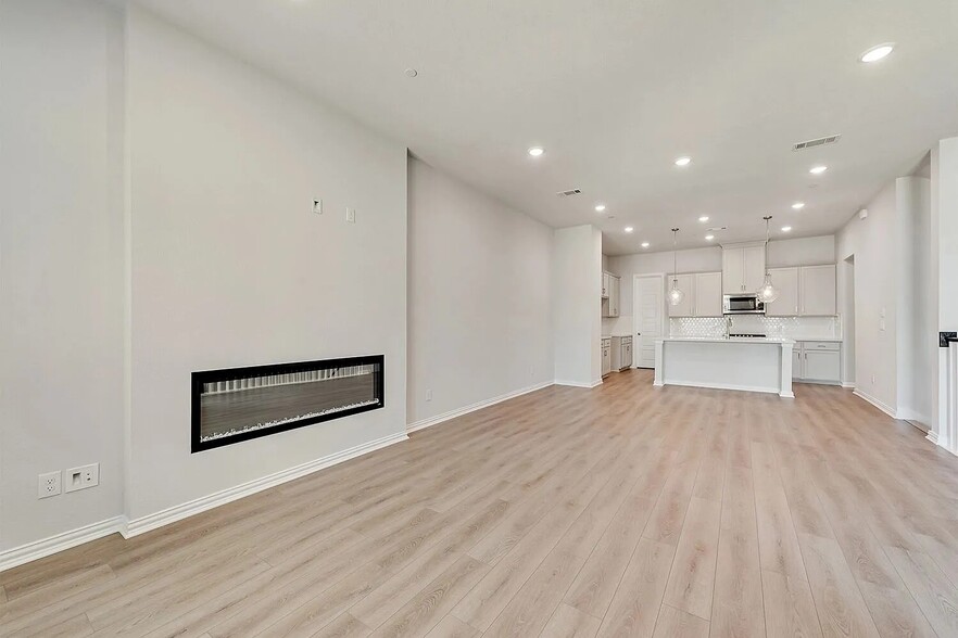 Building Photo - 4253 Willow Pond Dr