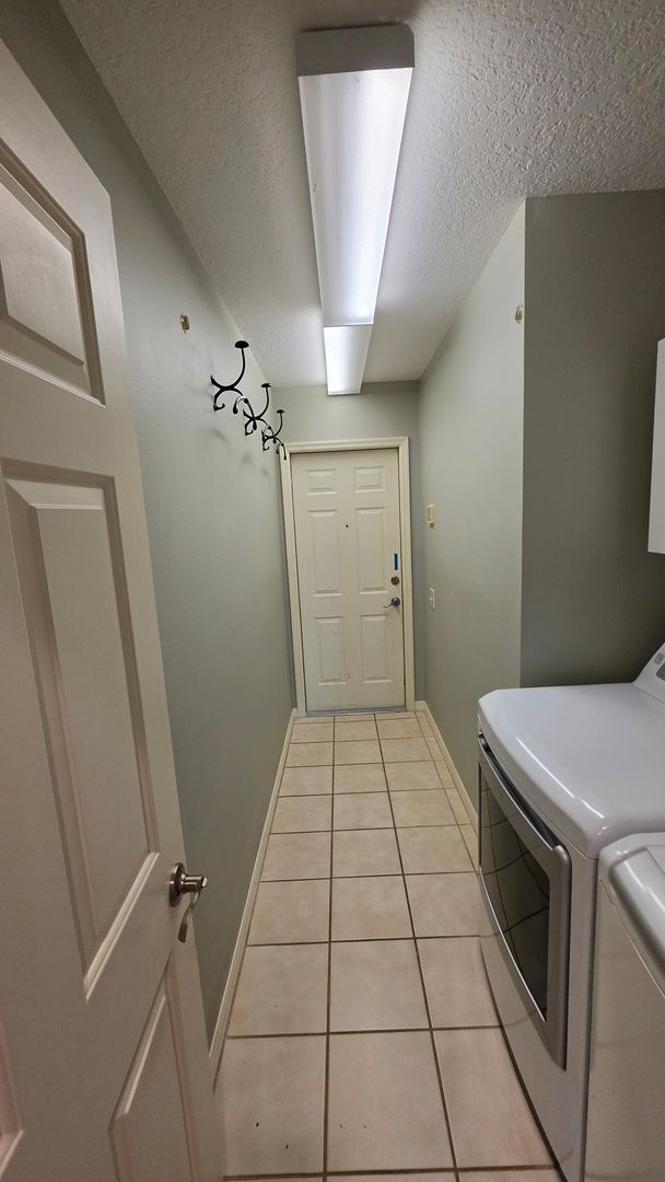 Building Photo - Golf Course Living in a Gated Harbor Hills Country Club – Lady Lake, FL