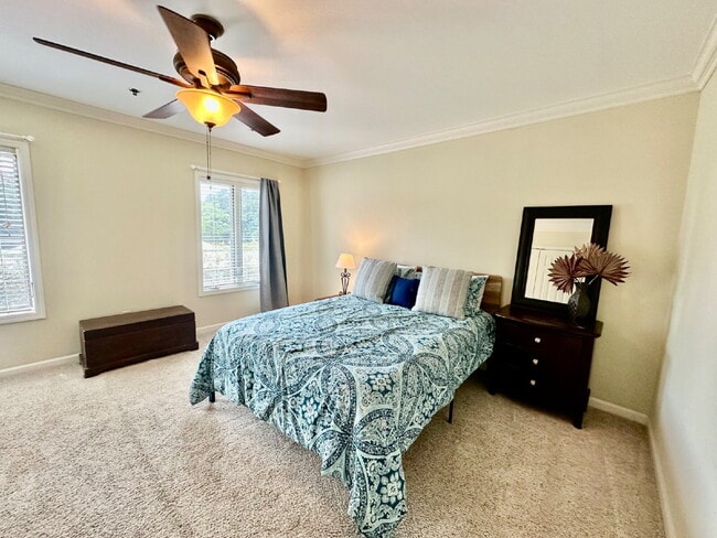 Building Photo - Beautiful Two Bedroom Fully Furnished Townhome Located in Bluffton Village!