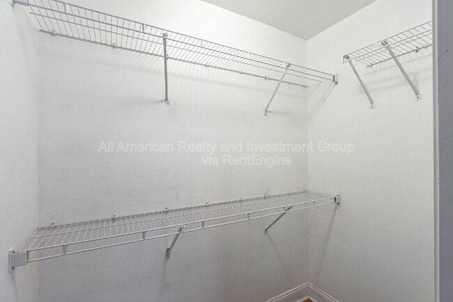Building Photo - 747 Majestic Dr