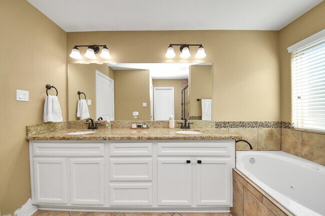 Building Photo - 6714 Albion Cresent Dr