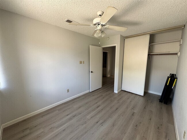 Building Photo - 12959 Wirevine Ln